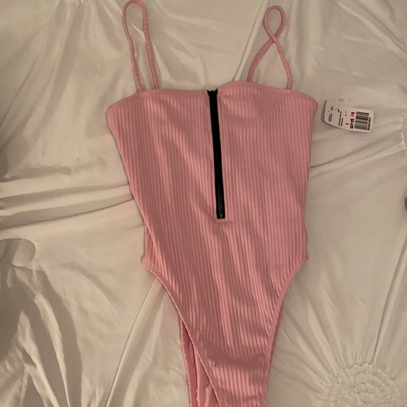 Swin - Picture 1 of 1